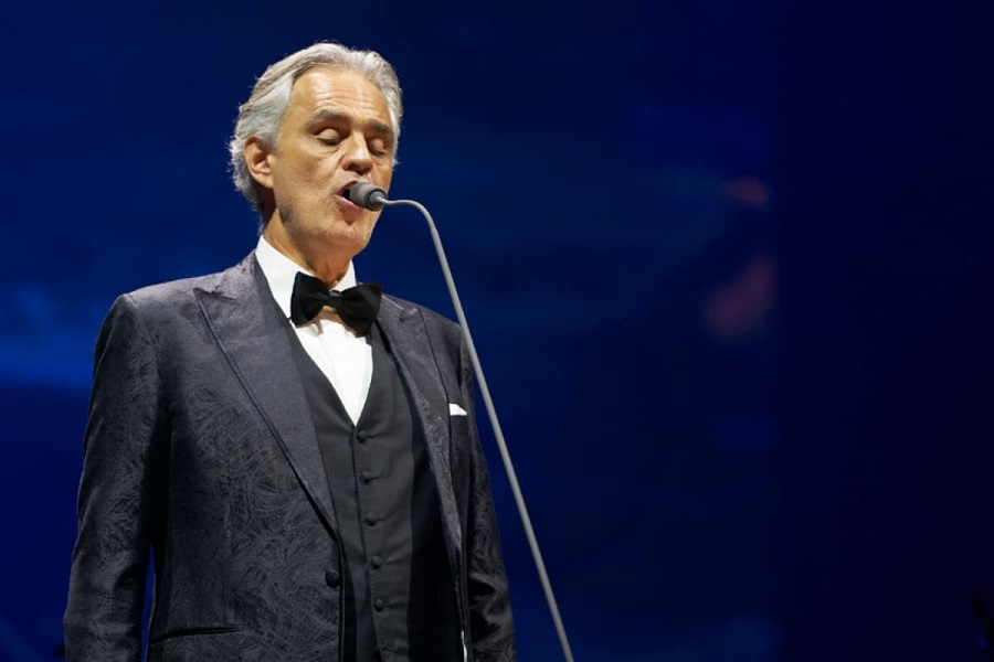 Presentó Andrea Bocelli Concierto “Bajo Las Estrellas Del Desierto” En ...